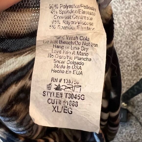 The Zig Zag Stripe Animal Print Tunic Top - Picture 6 of 7